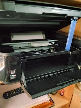 Se vende todo junto monitor,ratón,teclado, impreso
