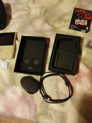 Analogue Pocket Limited Edition [Gold]+ Extras