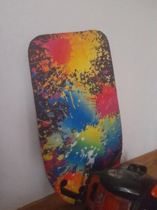 Tabla de surf con diseño salpicaduras