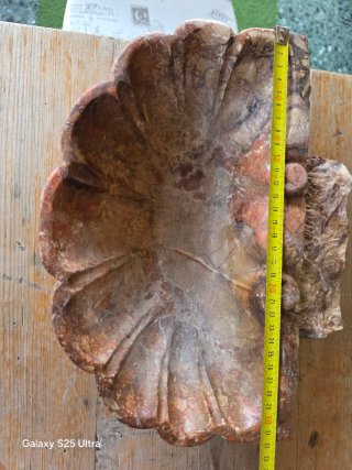 Acquasantiera in  marmo  scultura a forma di conch