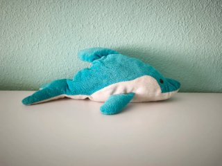 Peluche marino, delfín azul y blanco.