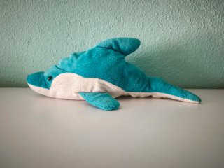 Peluche marino, delfín azul y blanco.