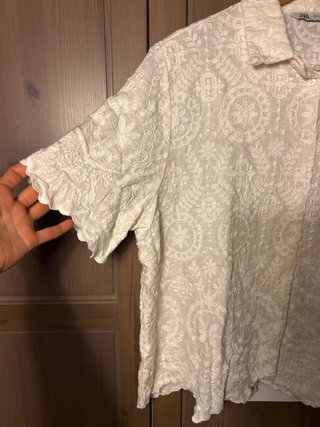 Camisa Zara manga corta bordada blanca