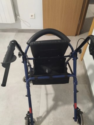 Un caminador. Está nuevo, se ha usado 1 semana