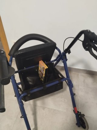 Un caminador. Está nuevo, se ha usado 1 semana