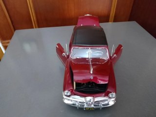 Maqueta Ford 1950 Burdeos 1:18 Maisto
