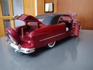 Maqueta Ford 1950 Burdeos 1:18 Maisto