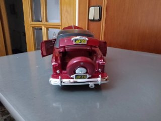 Maqueta Ford 1950 Burdeos 1:18 Maisto