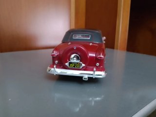 Maqueta Ford 1950 Burdeos 1:18 Maisto