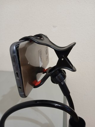 Soporte flexible con pinza articulada para móvil