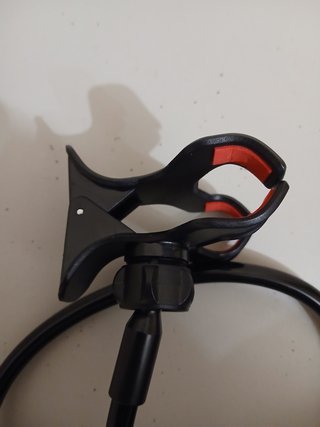 Soporte flexible con pinza articulada para móvil