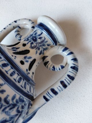 Jarra antigua Talavera azul y blanco