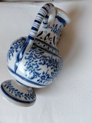 Jarra antigua Talavera azul y blanco
