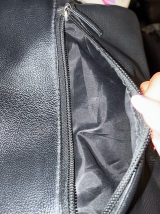 Bolso negro de mano