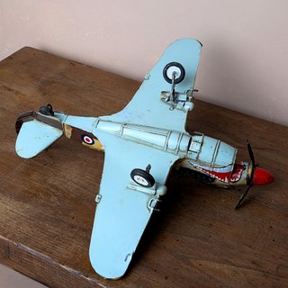 Avión de hojalata decorativo 45 cm estilo WWII