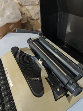 Máquina de escribir Olivetti Lettera 12