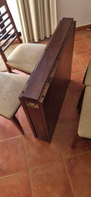 Mesa extensible y 4 sillas madera