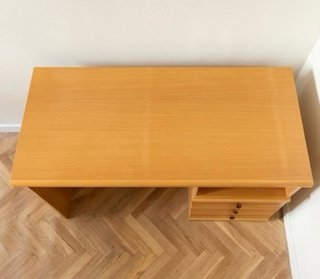 Escritorio de madera con 3 cajones