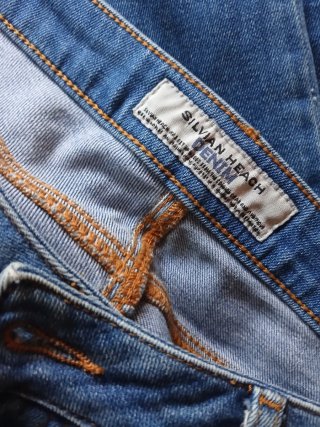 Pantalón vaquero . Talla 42. Altura a tobillo