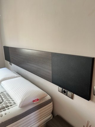 Conjunto cama + mesitas + cabezal