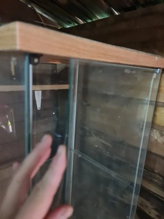 Vitrina de Ikea cristal y madera