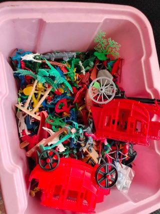 Lote Juguetes Oeste Figuras y Accesorios