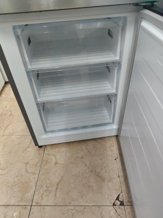 Nevera Hisense plateada