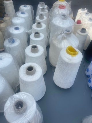 Lote hilos remalladora y máquina coser