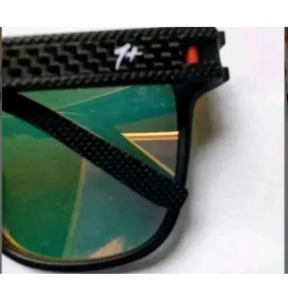 Gafas de sol negras y naranjas