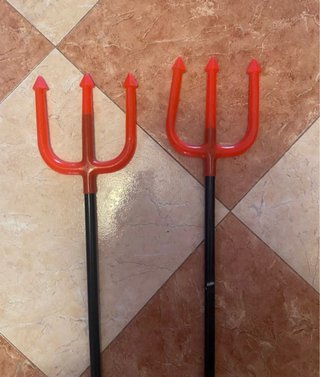 Lote de dos tridentes. Ideal para disfraz