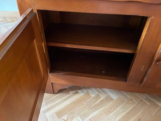 Mueble bajo de madera