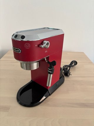 Cafetera De’Longhi Dedica Style - Roja