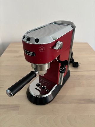 Cafetera De’Longhi Dedica Style - Roja