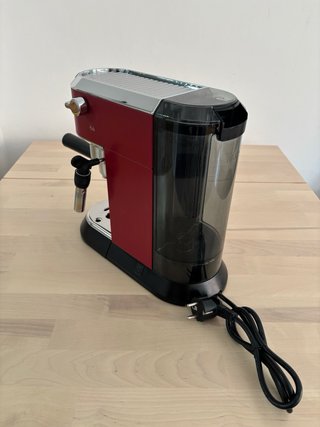 Cafetera De’Longhi Dedica Style - Roja