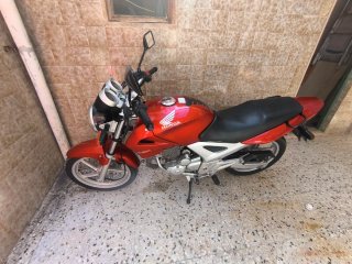 Honda CBF Roja Naked