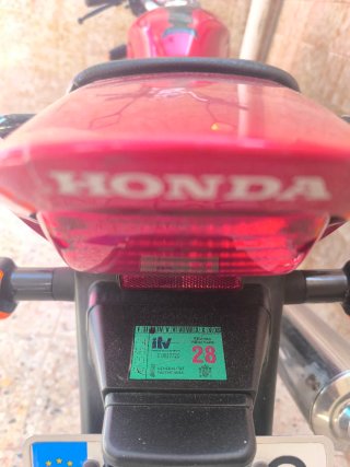 Honda CBF Roja Naked
