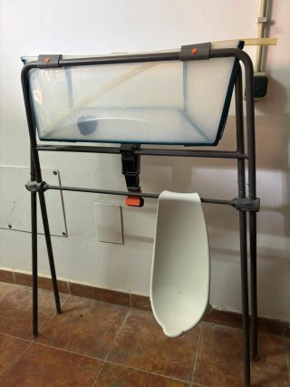 Bañera Stokke con patas y soporte recien nacido