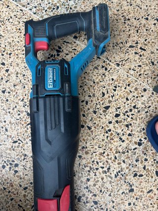 Sierra de sable Erbauer Brushless de 18V