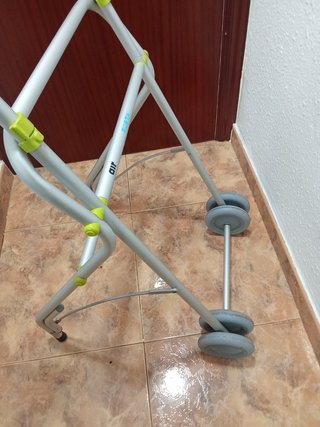 Andador Plegable con Ruedas
