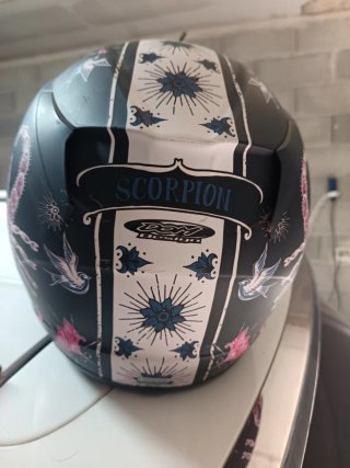Casco scorpion dom desing