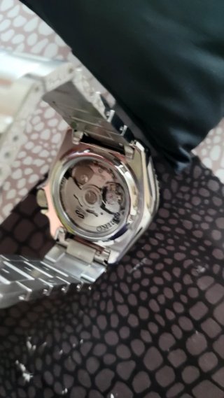Orologio è un Seiko 5 Sports SRPD55K1 in acciaio