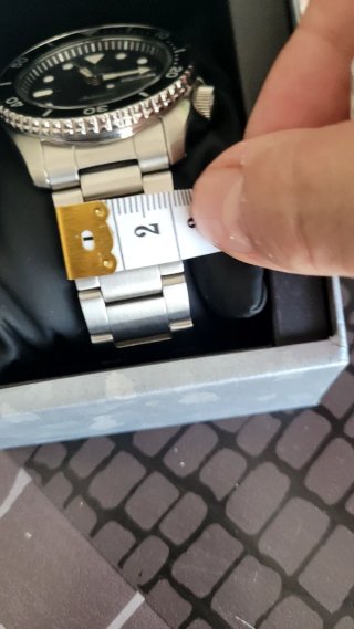 Orologio è un Seiko 5 Sports SRPD55K1 in acciaio
