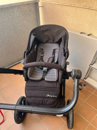 Vendo carrito de bebé Muum de la marca Jane
