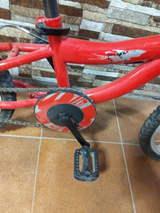Bicicleta infantil roja