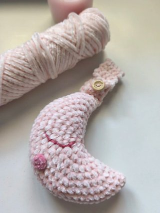 Sonajero luna chenille rosa