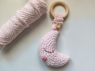 Sonajero luna chenille rosa