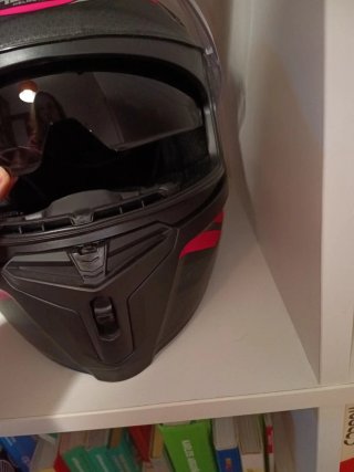 Casco de moto Caberg negro y rosa