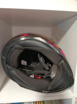 Casco de moto Caberg negro y rosa
