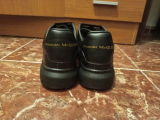 Alexander McQueen negras