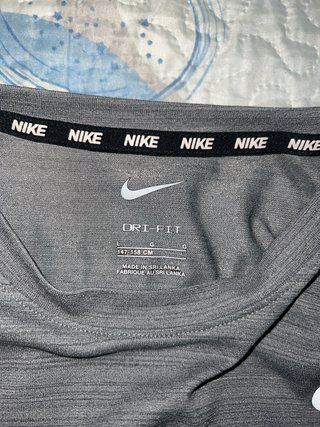 Camiseta Nike gris original